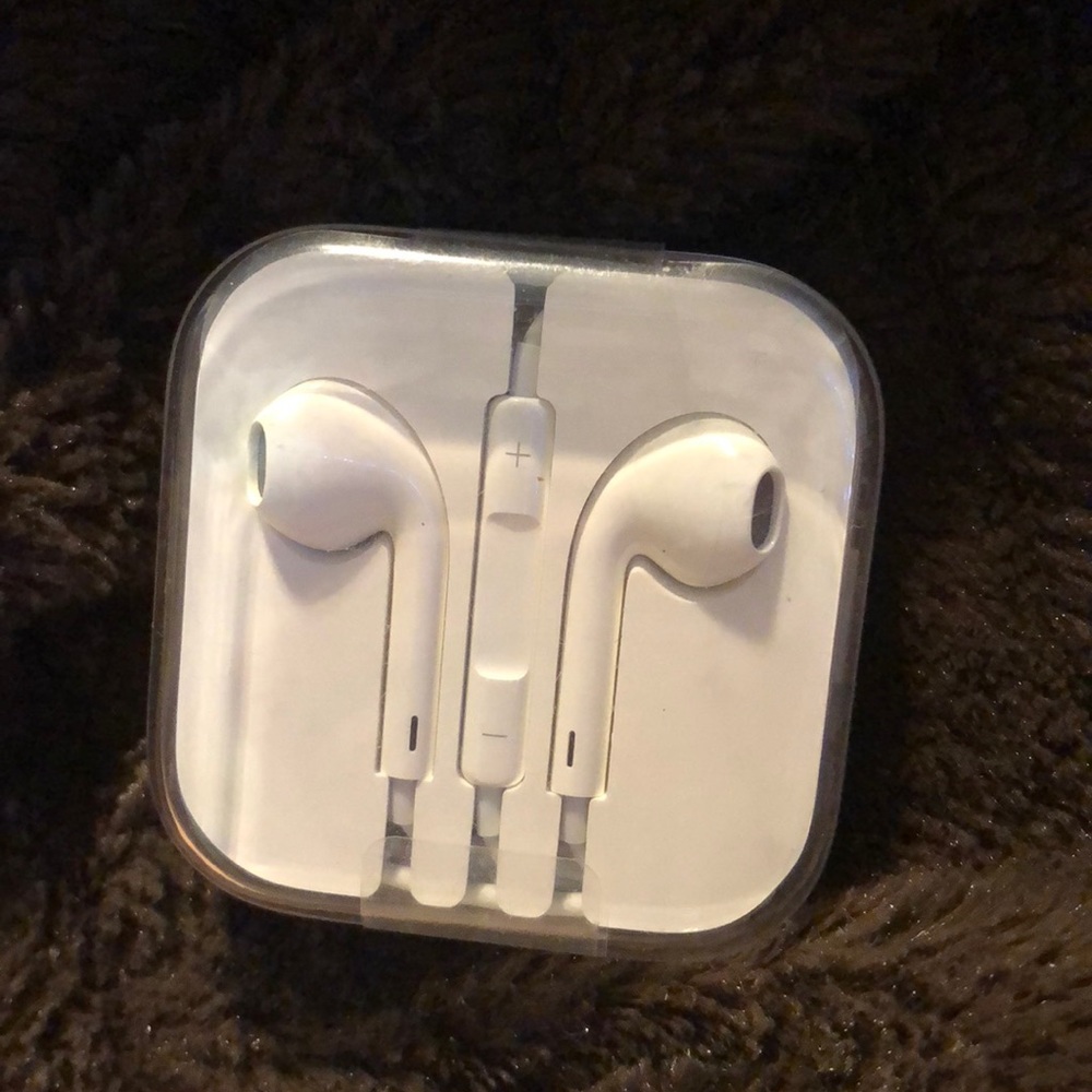 apple earphones
